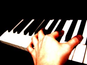 Learn-To-Play-Cocktail-Piano-Chords