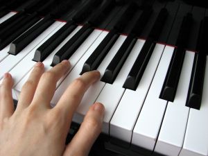 Learn-To-Play-Cocktail-Piano-Minor-7th-Chords
