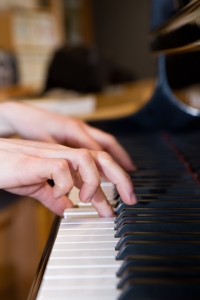 Learn-To-Play-Cocktail-Piano-Styling